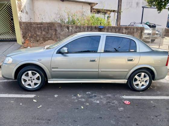 CHEVROLET ASTRA 2.0 MPFI ADVANTAGE SEDAN 8V FLEX 4P MANUAL CHEVROLET ASTRA 2.0 MPFI ADVANTAGE SEDAN 8V FLEX 4P MANUAL